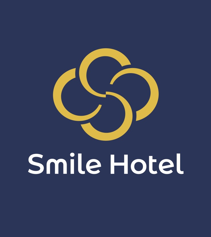 株式会社ホスピタリティオペレーションズ（Smile Hotel）ロゴ