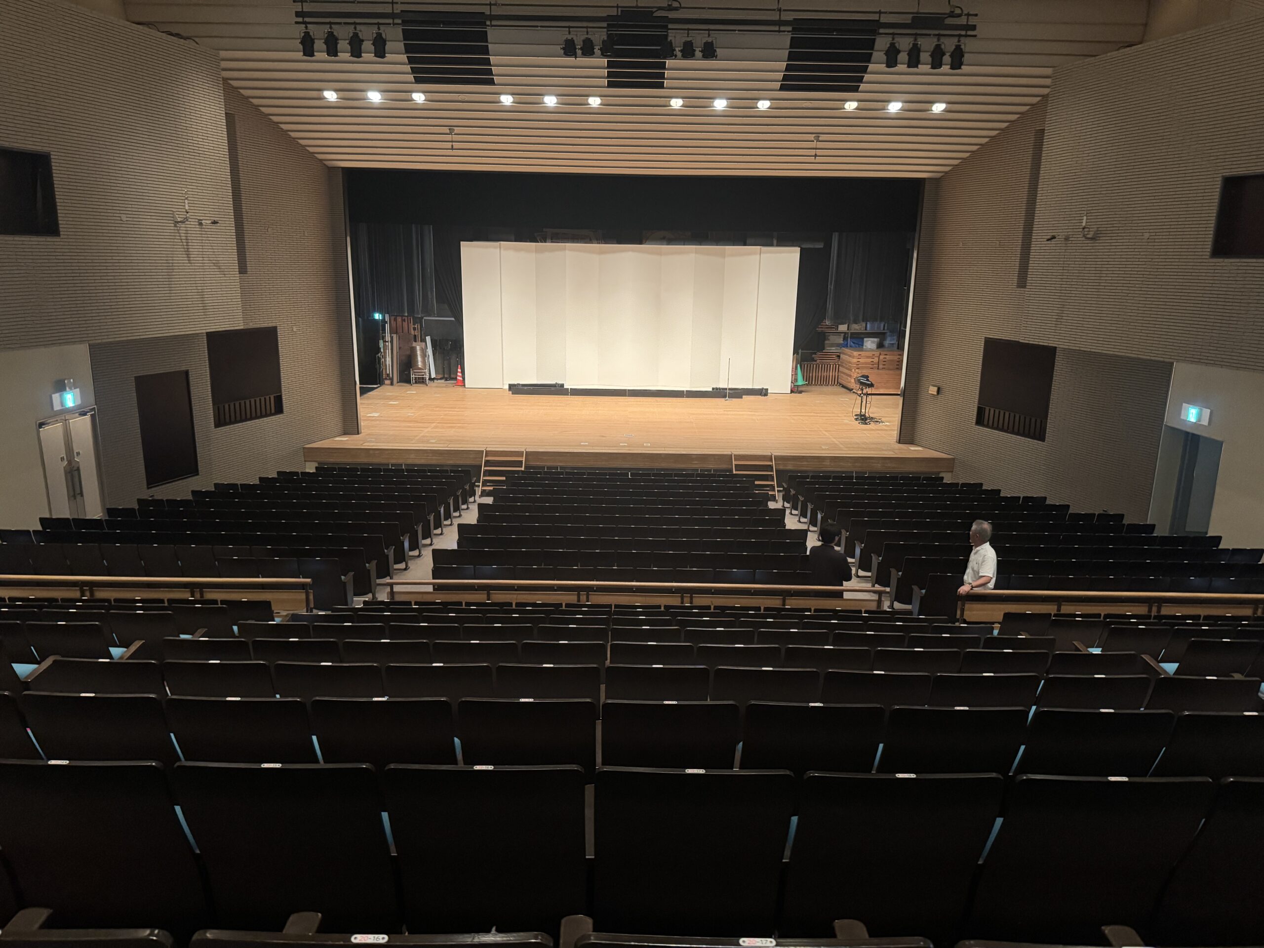 富山県教育文化会館の外観